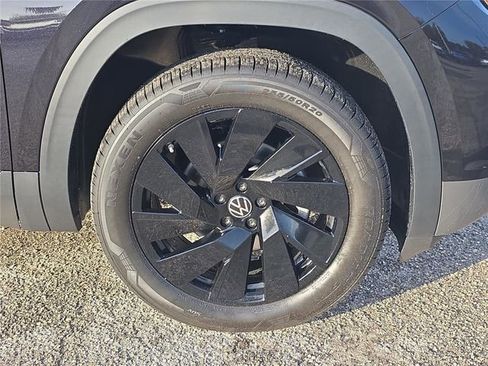New 2026 Volkswagen Atlas SE FWD image 3