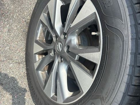 Used 2015 Nissan Murano S FWD image 17
