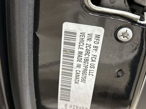 Used 2023 Chrysler Pacifica Touring-L image 28