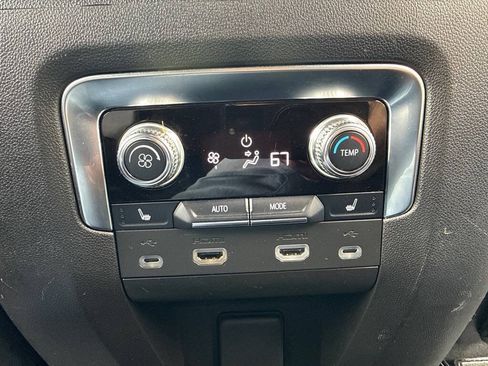 Used 2021 GMC Yukon Denali w/ LPO, Illumination Package AWD/4WD image 25