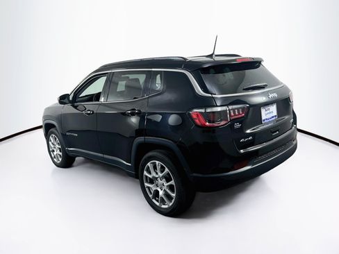 Used 2022 Jeep Compass Latitude w/ Sun and Sound Group AWD/4WD image 7