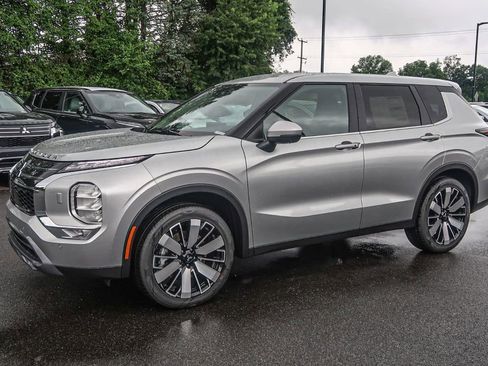 New 2025 Mitsubishi Outlander AWD image 4