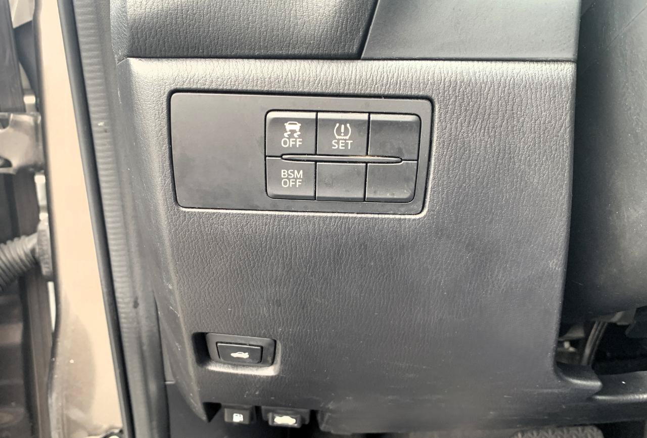 Used 2014 MAZDA MAZDA3 i Touring FWD image 12