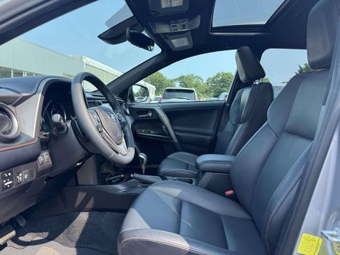 Used 2018 Toyota RAV4 SE w/ Advanced Technology Package AWD/4WD image 13