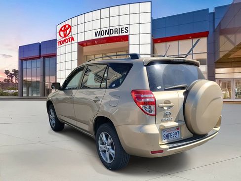 Used 2012 Toyota RAV4 FWD w/ Upgrade Value Pkg image 3
