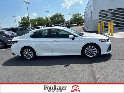 Used 2022 Toyota Camry LE FWD image 5