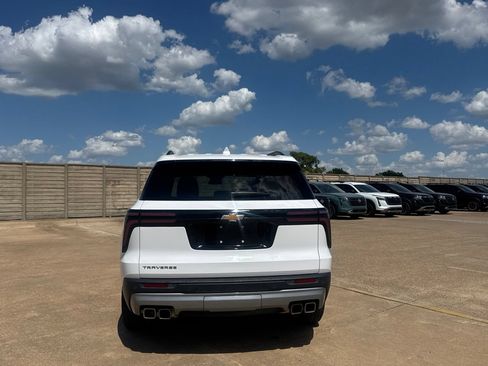 Used 2025 Chevrolet Traverse LT FWD image 19