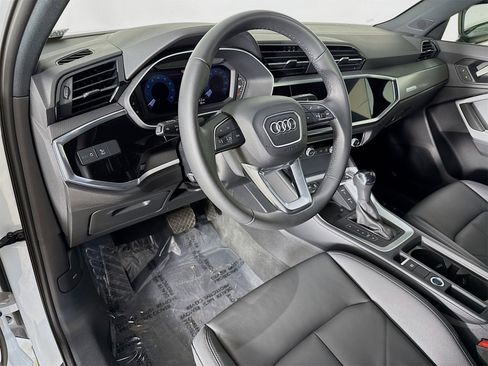 Certified 2025 Audi Q3 2.0T Premium w/ Convenience Package image 9