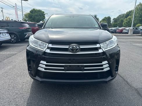 Used 2019 Toyota Highlander LE AWD/4WD image 4