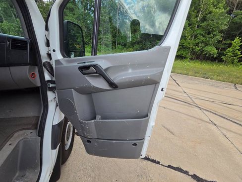 Used 2017 Mercedes-Benz Sprinter 2500 image 18