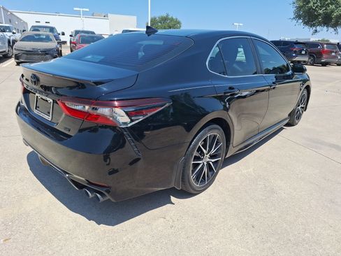 Used 2023 Toyota Camry SE FWD image 6