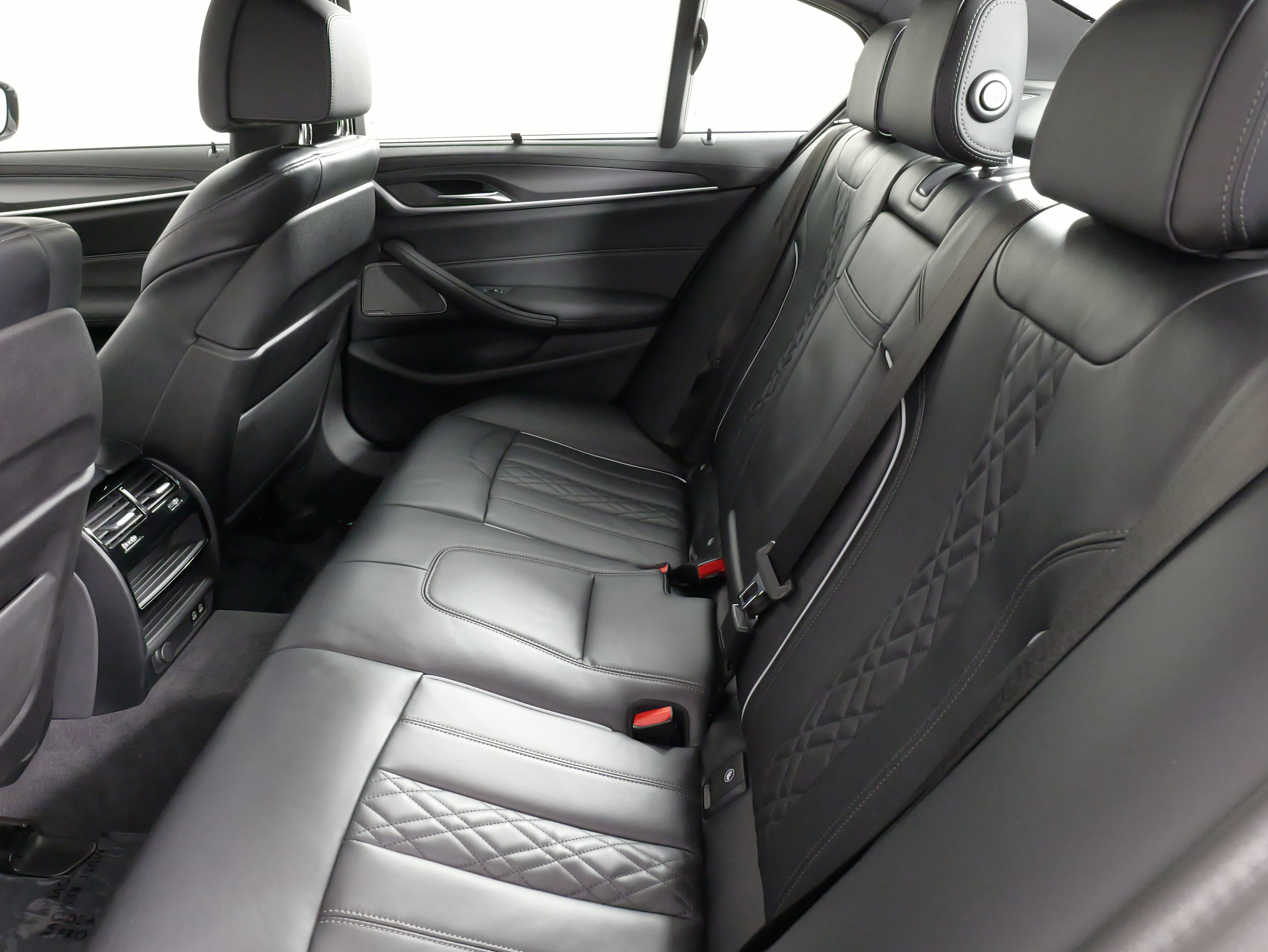 Used 2023 BMW M550i xDrive w/ Executive Package AWD/4WD image 39