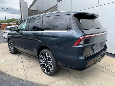 New 2026 Lincoln Navigator Reserve AWD/4WD image 3