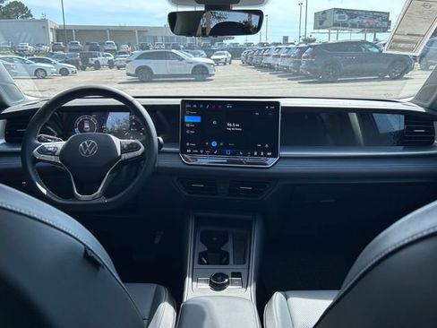 New 2026 Volkswagen Tiguan SE FWD image 13