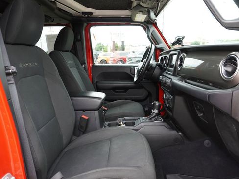 Used 2019 Jeep Wrangler Unlimited Sahara AWD/4WD image 29