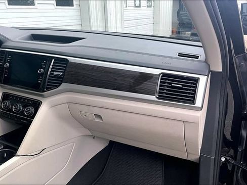 Used 2023 Volkswagen Atlas SE w/ Black Wheel Package FWD image 21