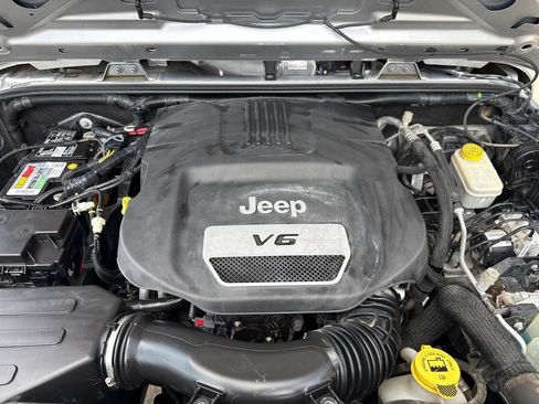 Used 2015 Jeep Wrangler Unlimited Sport w/ Quick Order Package 24S AWD/4WD image 22