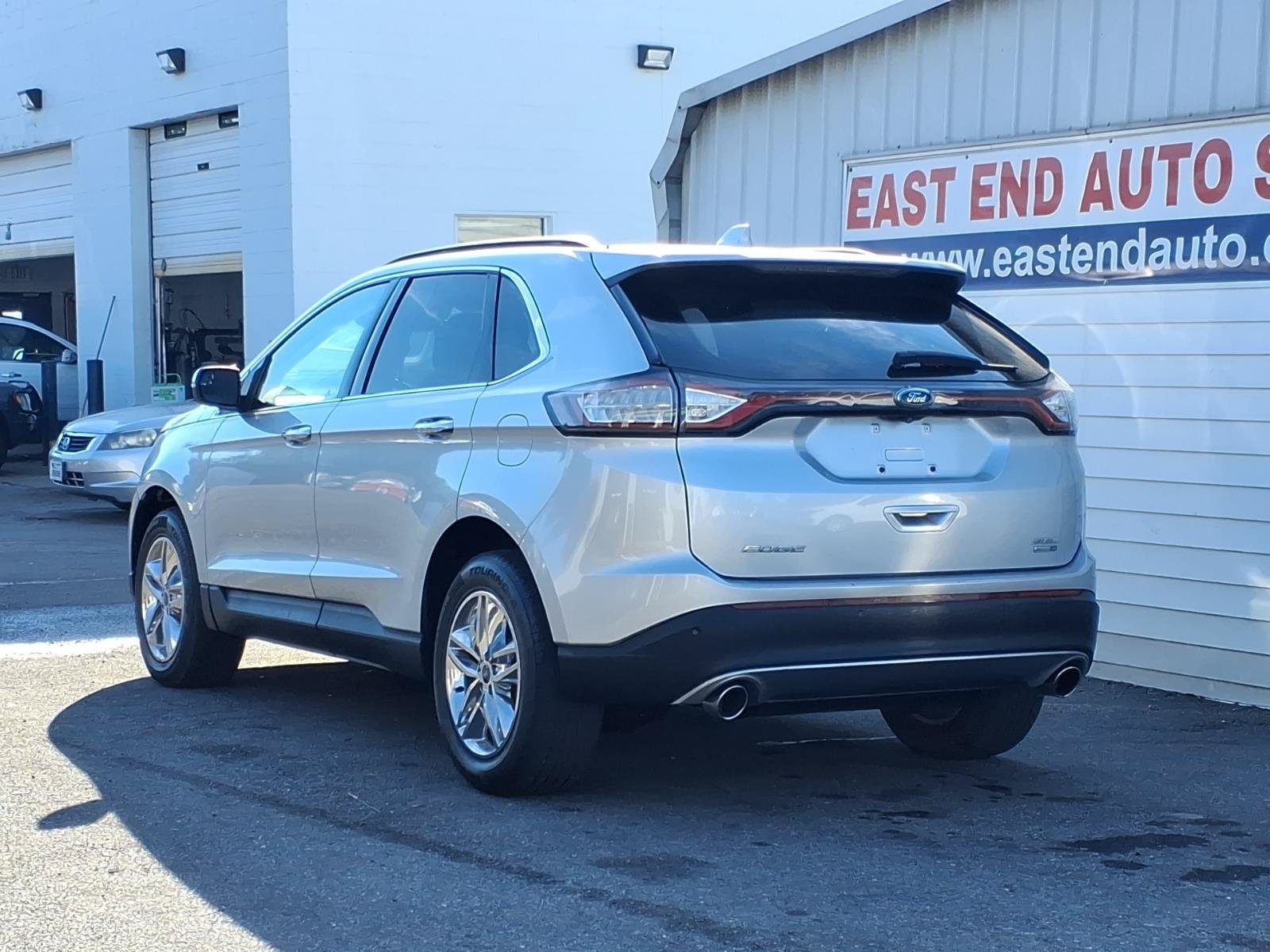 Used 2018 Ford Edge SEL w/ Equipment Group 201A AWD/4WD image 3