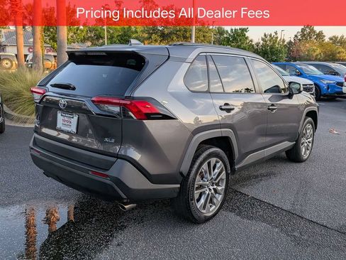 Used 2022 Toyota RAV4 XLE Premium FWD image 5