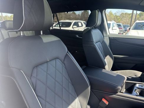 New 2025 Volkswagen Atlas Cross Sport SEL Premium R-Line image 19