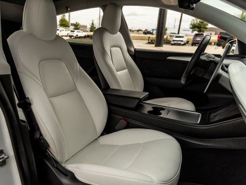 Used 2022 Tesla Model Y Performance image 38