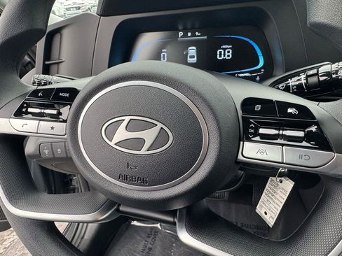 Used 2025 Hyundai Elantra SE image 31