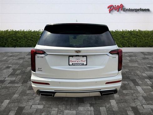 Used 2022 Cadillac XT6 Premium Luxury w/ Technology Package FWD image 11