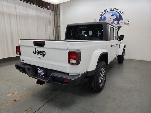 New 2025 Jeep Gladiator Sport image 9