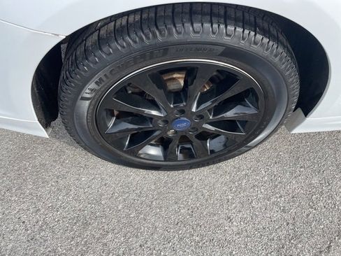 Used 2017 Ford Fusion SE w/ Fusion SE Technology Package image 18