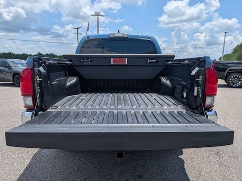 Used 2019 Toyota Tacoma TRD Off-Road AWD/4WD image 34