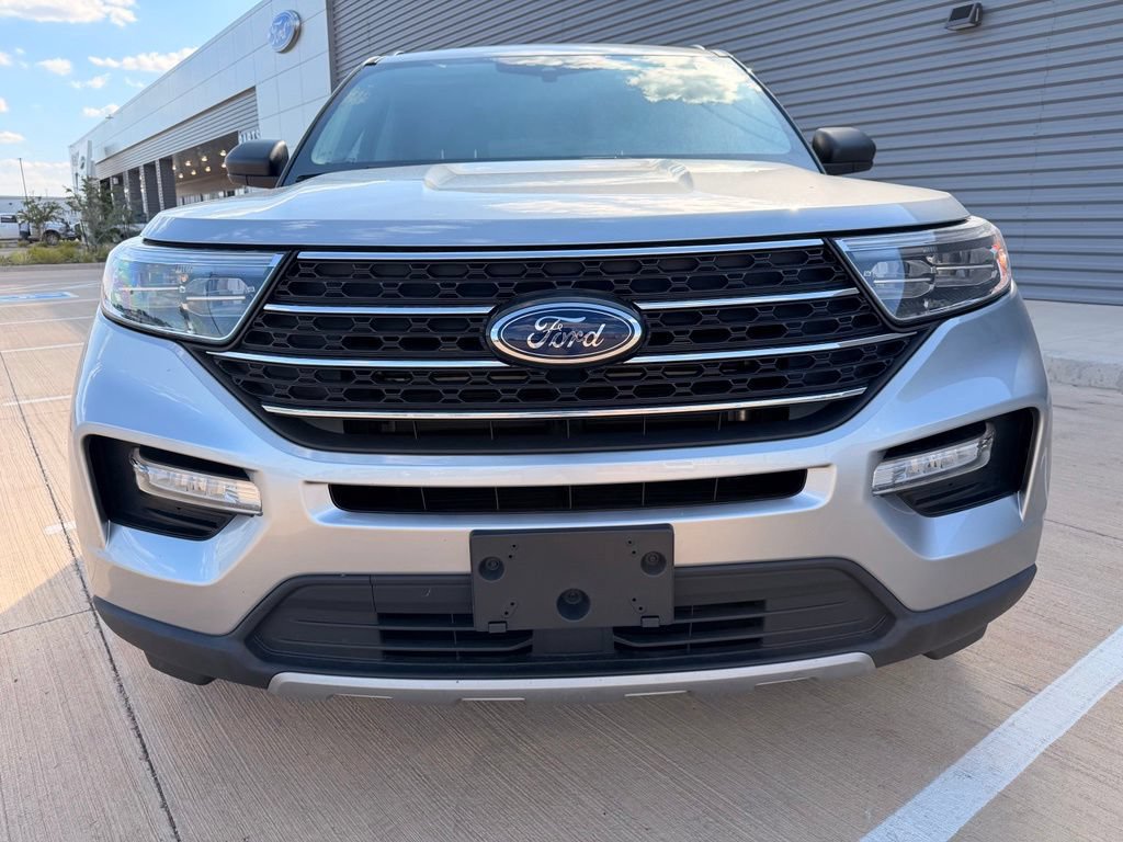 Used 2022 Ford Explorer XLT w/ Equipment Group 202A AWD/4WD image 6