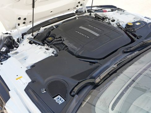 Used 2019 Jaguar F-TYPE R-Dynamic RWD image 8