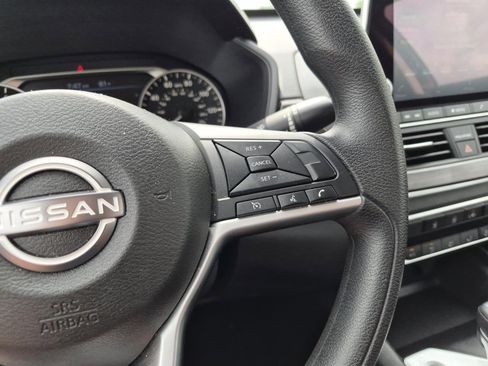 Used 2025 Nissan Altima 2.5 SV FWD image 18