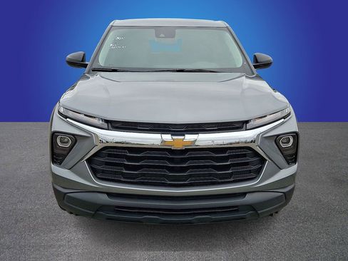 Used 2024 Chevrolet TrailBlazer LS w/ LS Convenience Package FWD image 2