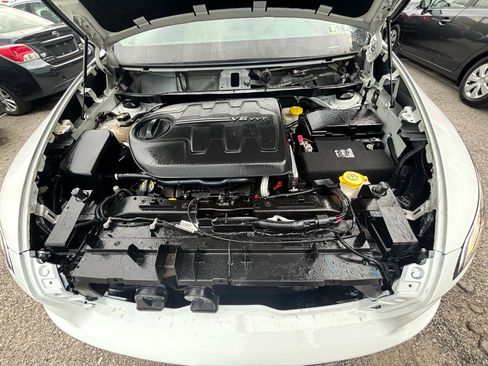 Used 2017 Jeep Cherokee Latitude w/ Comfort & Sound Group image 15