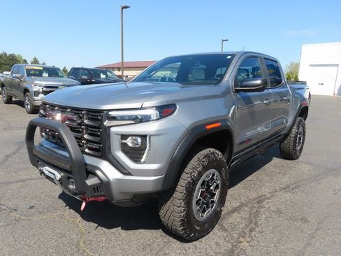 Used 2023 GMC Canyon AT4X w/ Edition 1 AWD/4WD image 3