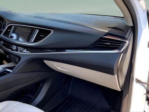 Used 2022 Buick Enclave Essence image 16