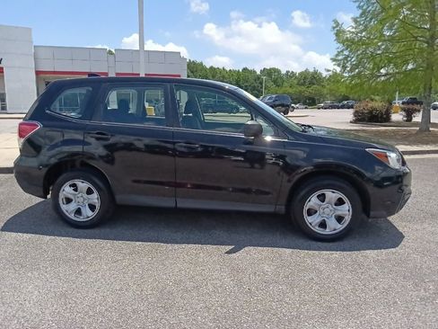 Used 2018 Subaru Forester 2.5i AWD/4WD image 2