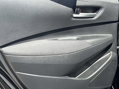 Used 2021 Toyota Corolla LE w/ LE Convenience Package image 12