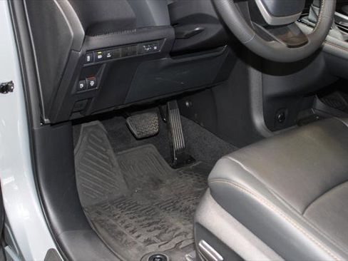 Certified 2025 Toyota Sienna XLE Woodland Edition image 46