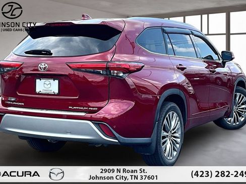 Used 2020 Toyota Highlander Platinum AWD/4WD image 2