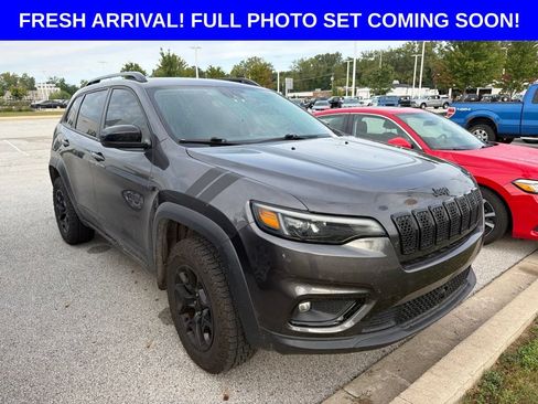 Used 2022 Jeep Cherokee Latitude AWD/4WD image 2