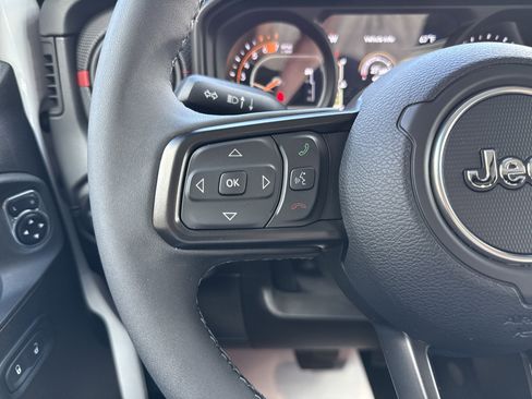 Used 2026 Jeep Wrangler Unlimited Rubicon AWD/4WD image 16