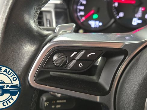 Used 2018 Porsche Macan AWD/4WD image 13