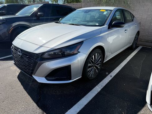 Used 2026 Nissan Altima 2.5 SV FWD image 2
