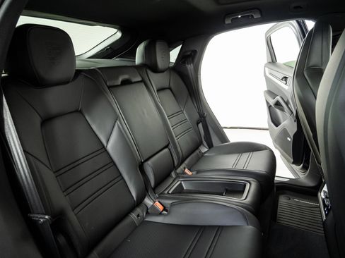 New 2026 Porsche Cayenne Coupe AWD/4WD image 23