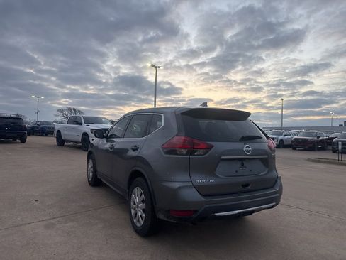 Used 2018 Nissan Rogue S image 16