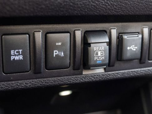 Used 2023 Toyota Tacoma TRD Off-Road image 31