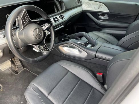 Used 2025 Mercedes-Benz GLS 450 4MATIC image 3