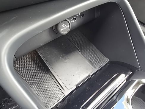 Certified 2023 Volvo XC40 B5 Plus w/ Protection Package Premier image 29